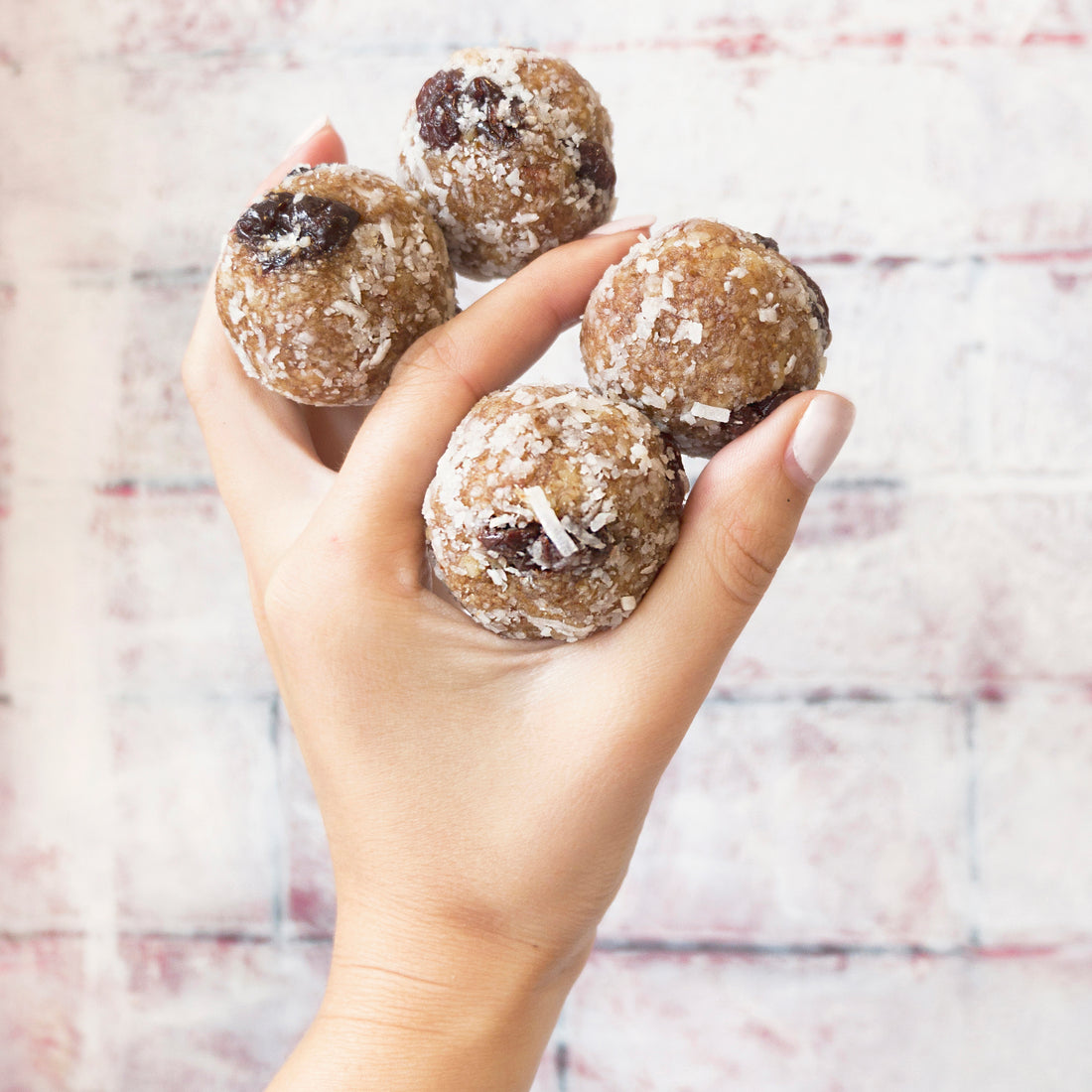HOW TO MAKE HEALTHY COCONUT DATE BALLS